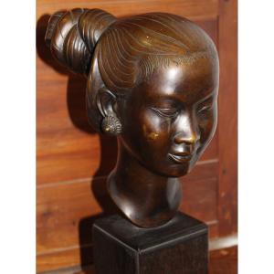 NGUYEN THANH LE (VIETNAM 1919-2006) BUSTO IN BRONZO "RAGAZZA VIETNAMITA", 1950 CIRCA.