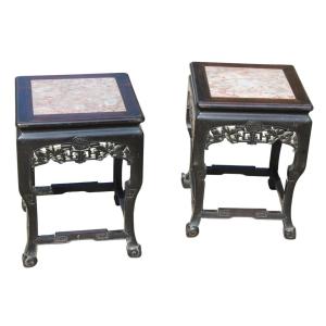 COPPIA DI ATVOLINI BASSI ORIENTALI IN LEGNO ESOTICO INTAGLIATO, 1900 CIRCA.