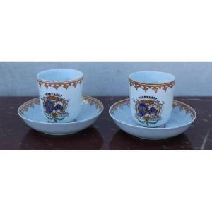 PAIRE DE TASSES ET SOUCOUPES "ARMORIAL", CHINE XVIII SIECLE