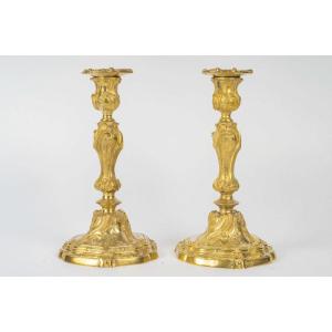 A Fine Pair Of Rocaille-style Gilt Bronze Candlesticks, Palais Ducal De Nevers, C. 1800-1820