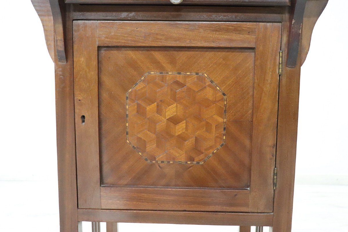 Tavolino Art Nouveau in legno di noce intarsiato-photo-2