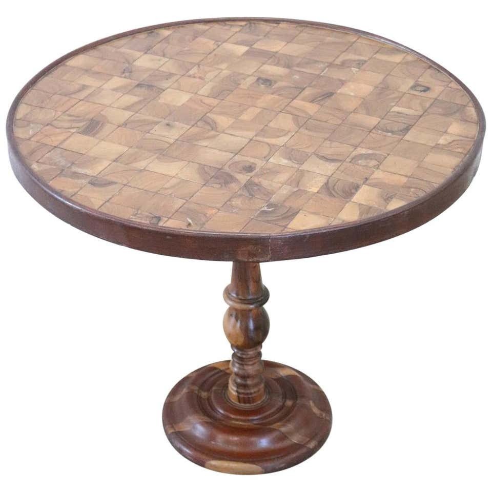 Tavolino in legno intarsiato