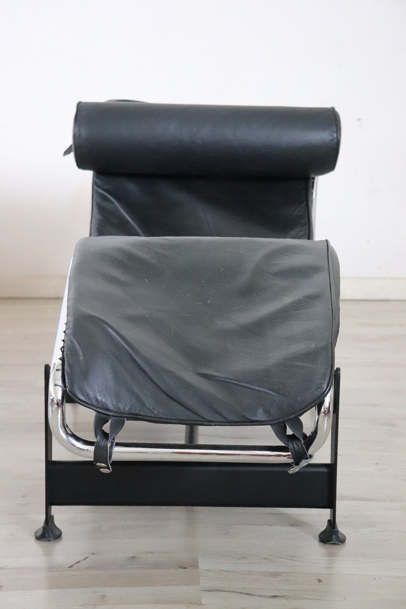 Chaise longue LC4 in pelle nera di Le Corbusier per Cassina, anni '80-photo-4
