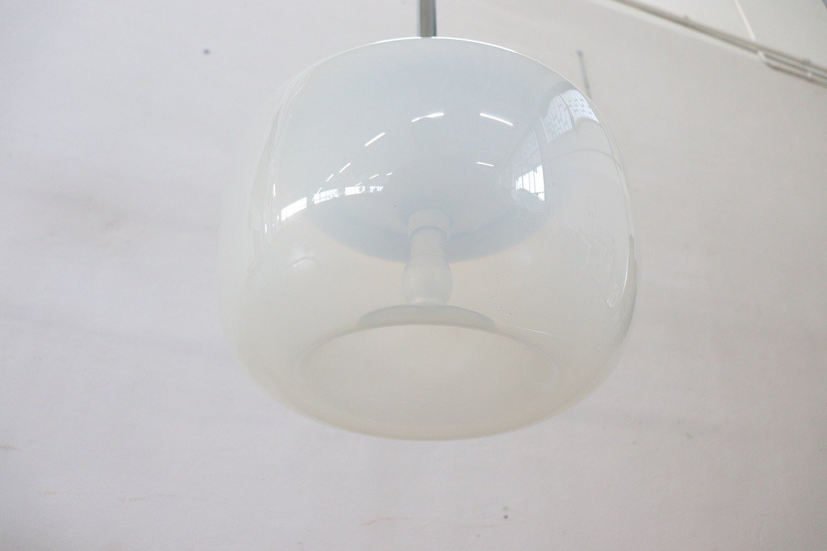 Lampada a sospensione in vetro opalino e metallo cromato, anni '60-photo-3