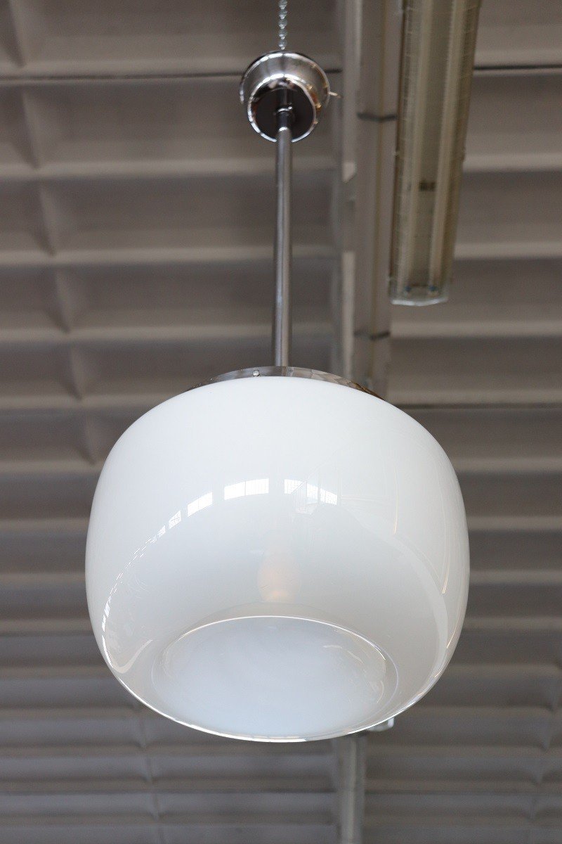 Lampada a sospensione in vetro opalino e metallo cromato, anni '60-photo-5