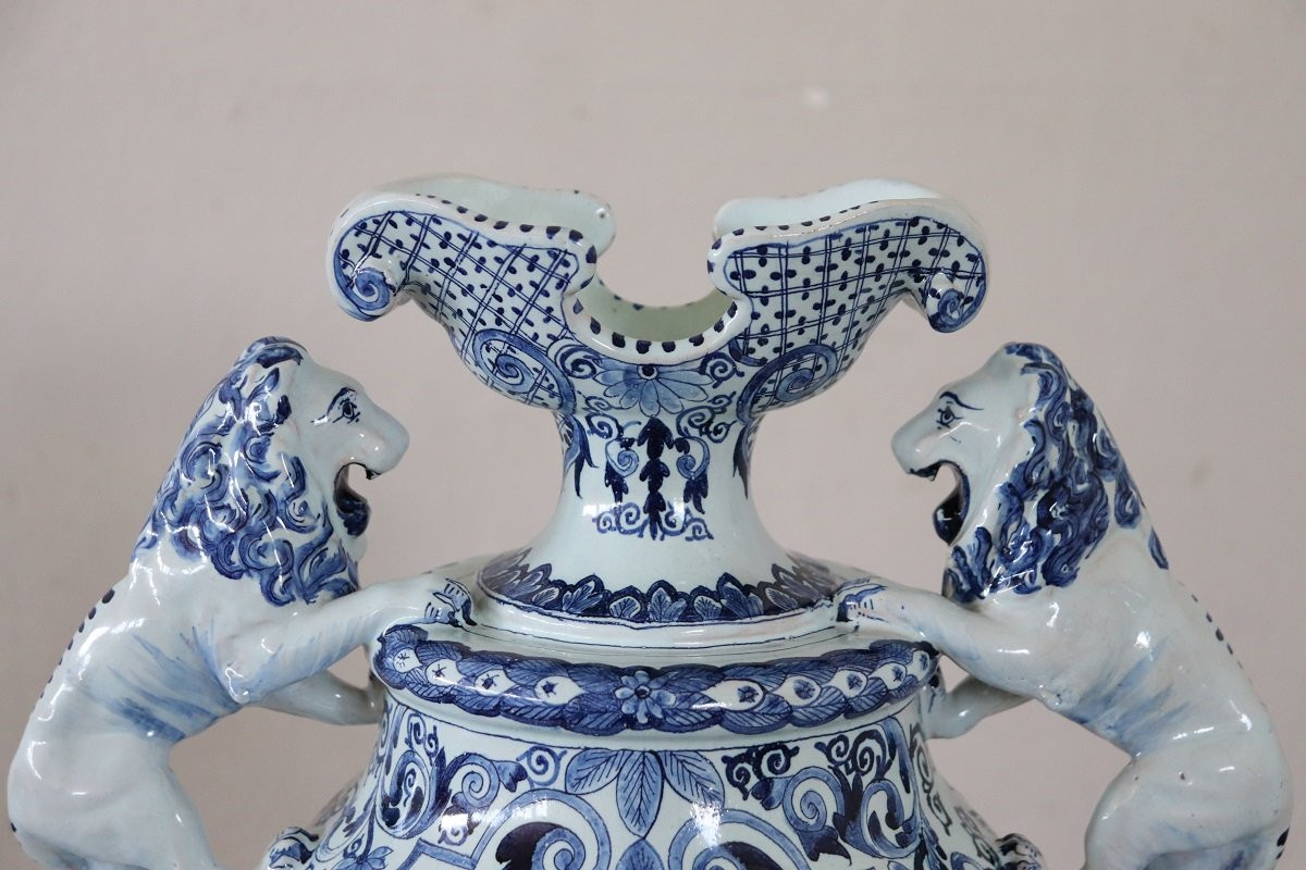 Vaso in maiolica con leoni, XIX secolo-photo-2