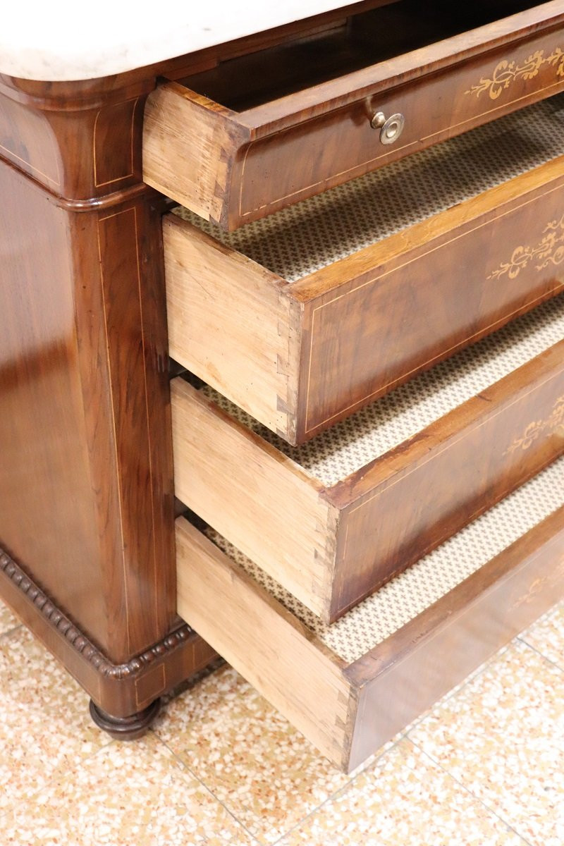 Cassettiera antica in noce intarsiato con piano in marmo, inizio XIX secolo-photo-4