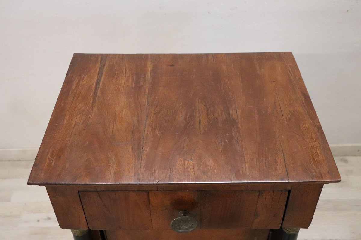 Antico comodino in noce, Italia, inizio XIX secolo-photo-3