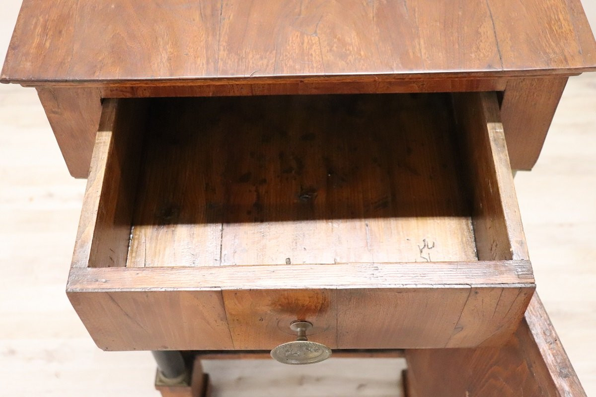 Antico comodino in noce, Italia, inizio XIX secolo-photo-3
