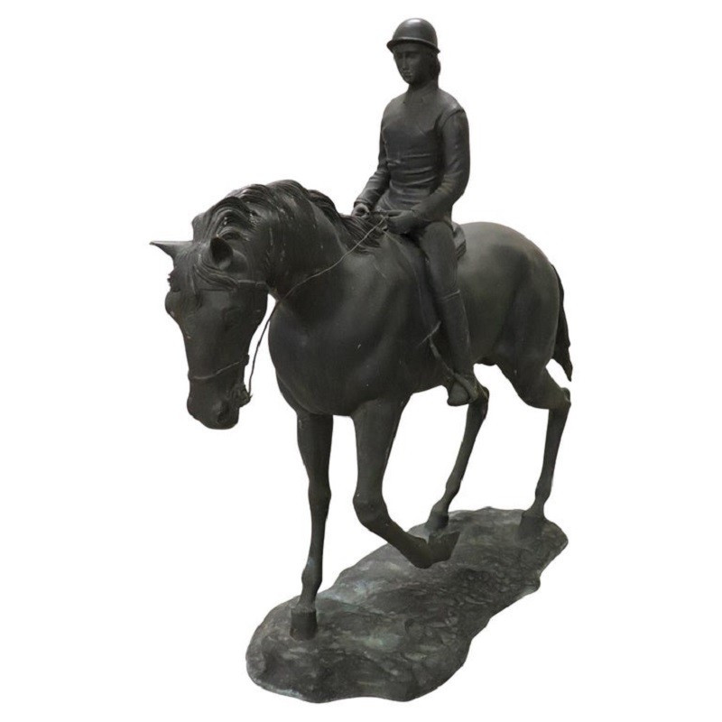 Scultura in bronzo firmata, fantino a cavallo, altezza 103 cm