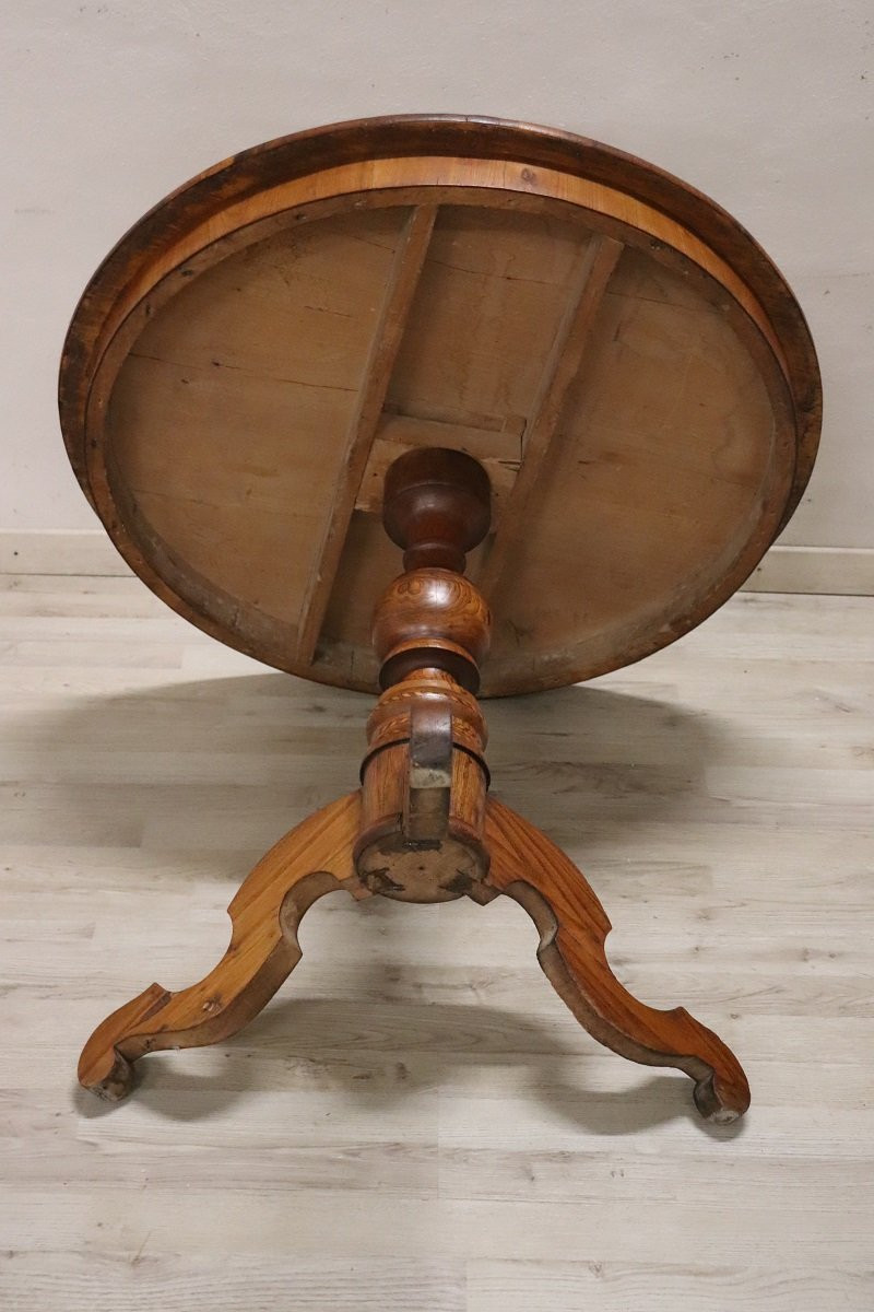 Tavolo rotondo antico in noce intarsiato, Italia, metà del XIX secolo-photo-4