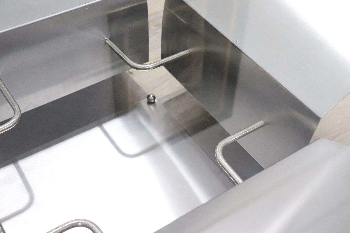 Tavolino quadrato in acciaio e vetro, Italia anni '70-photo-4