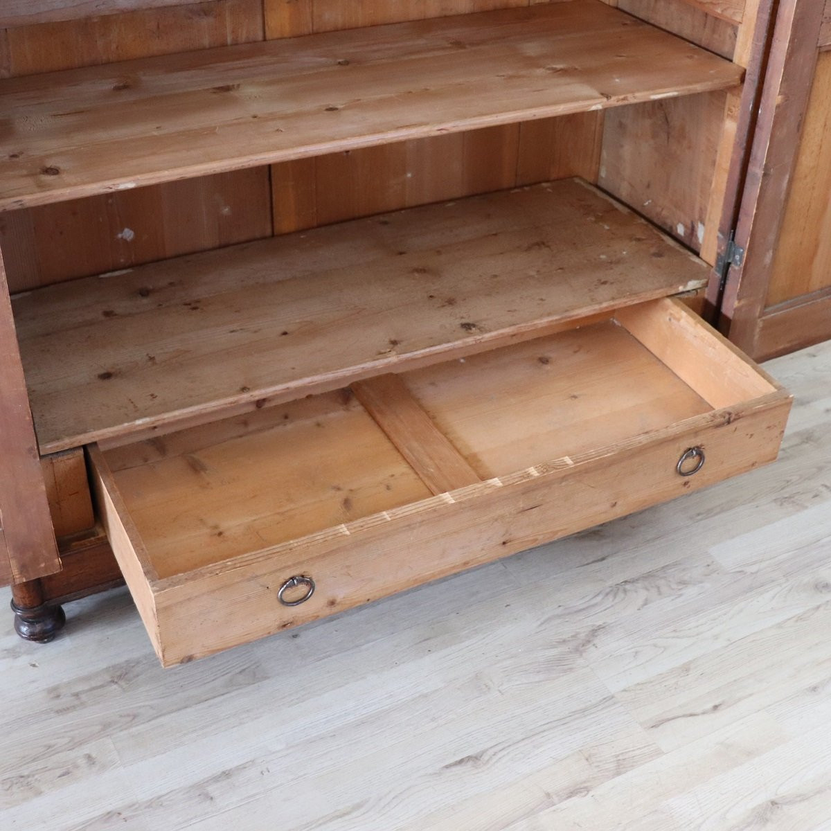 Raro piccolo armadio antico in noce e piano in marmo, Italia XIX secolo-photo-3