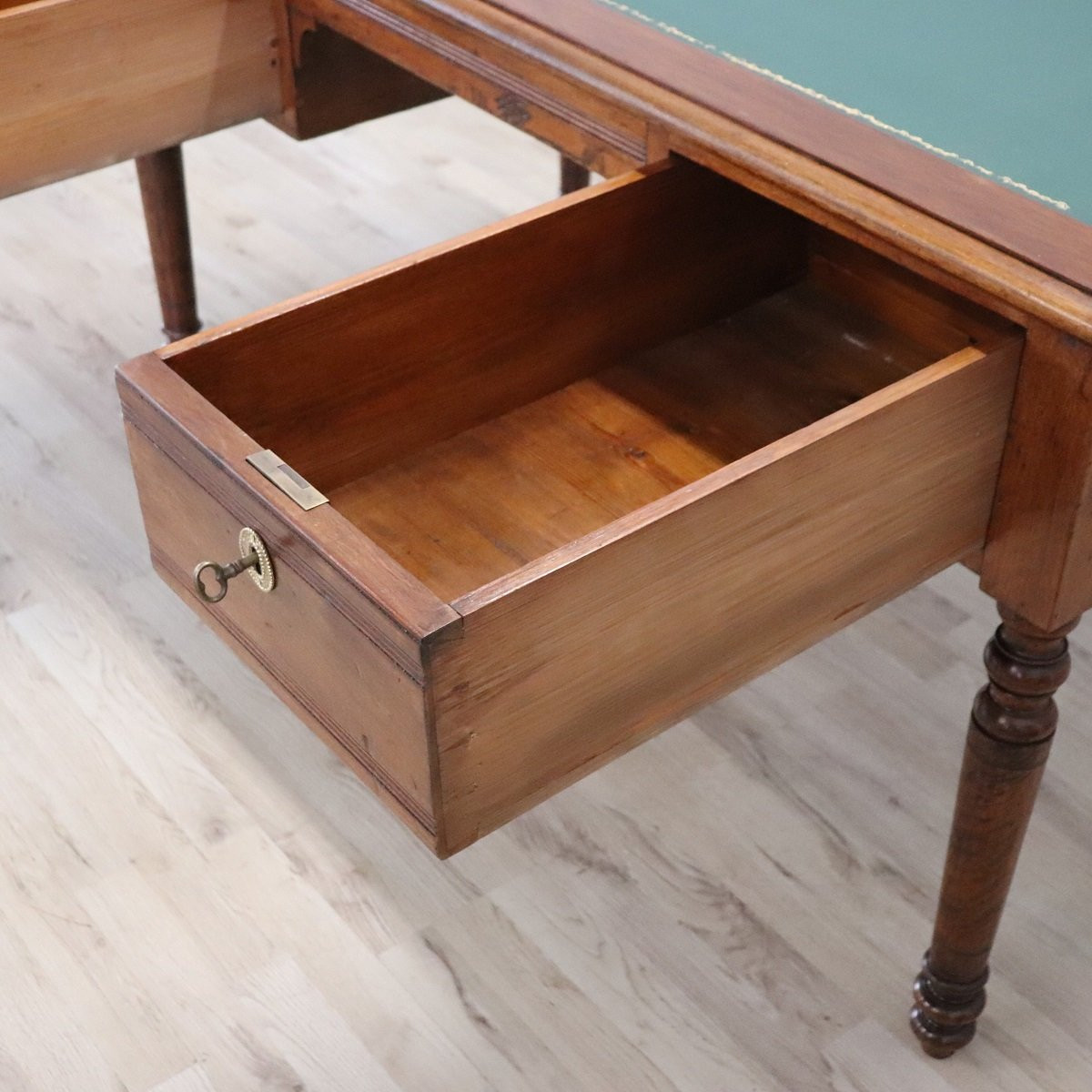 Scrivania antica in noce, Italia metà XIX secolo, restaurata-photo-3
