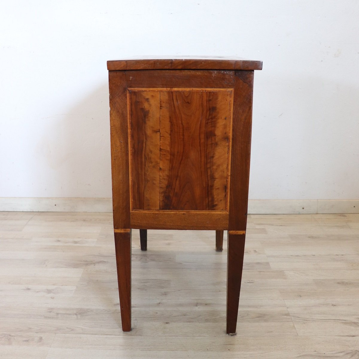Piccolo comò antico in noce, Italia, XVIII secolo-photo-1