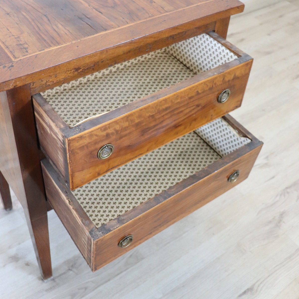 Piccolo comò antico in noce, Italia, XVIII secolo-photo-5