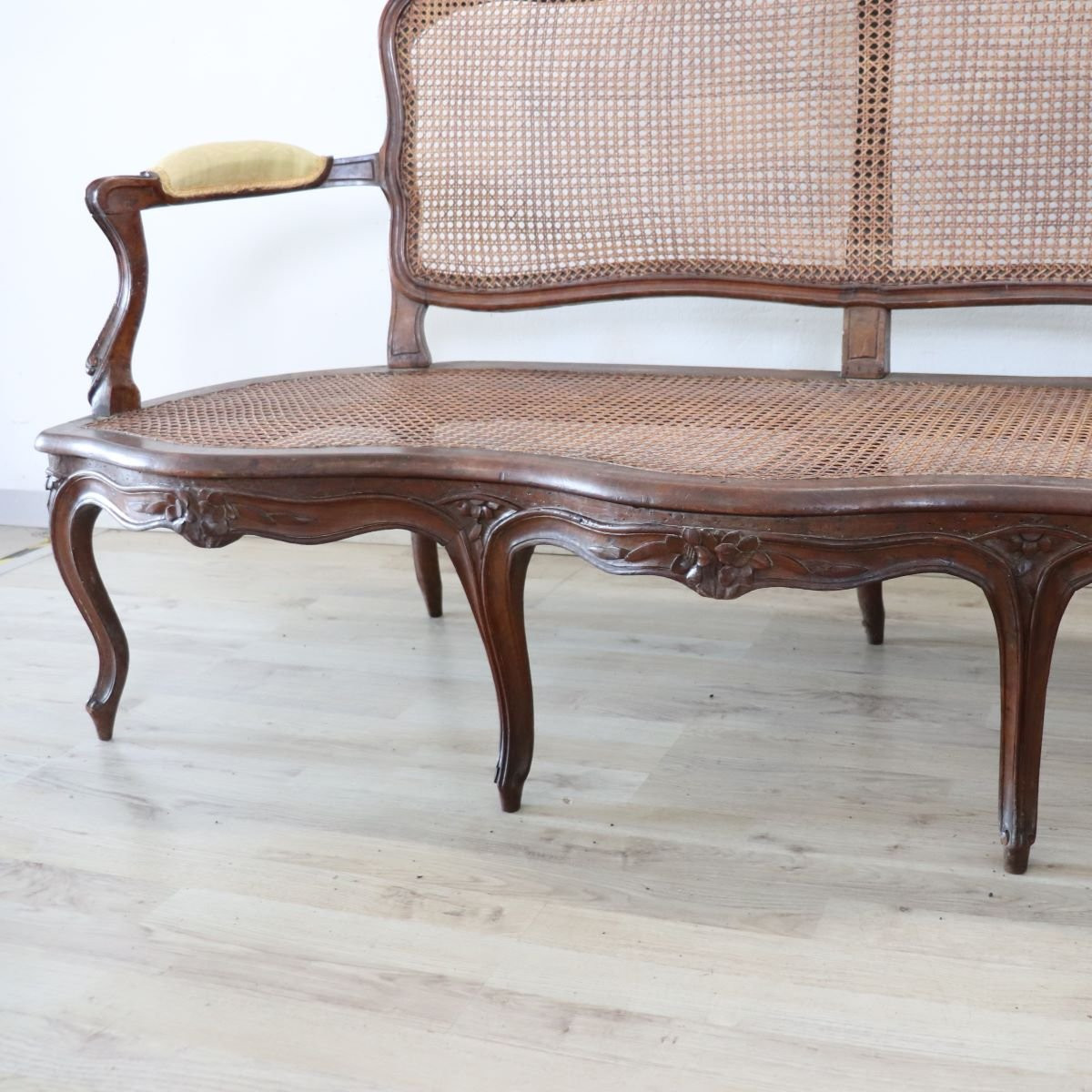 Divano antico in noce e paglia di Vienna, Italia, XVIII secolo-photo-5