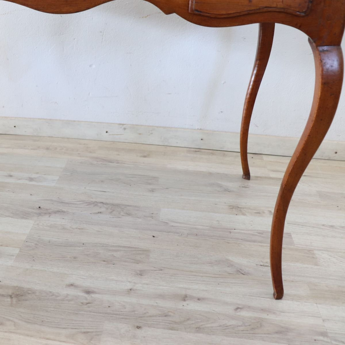 Scrivania antica in legno di noce e ciliegio, Italia, XVIII secolo-photo-2