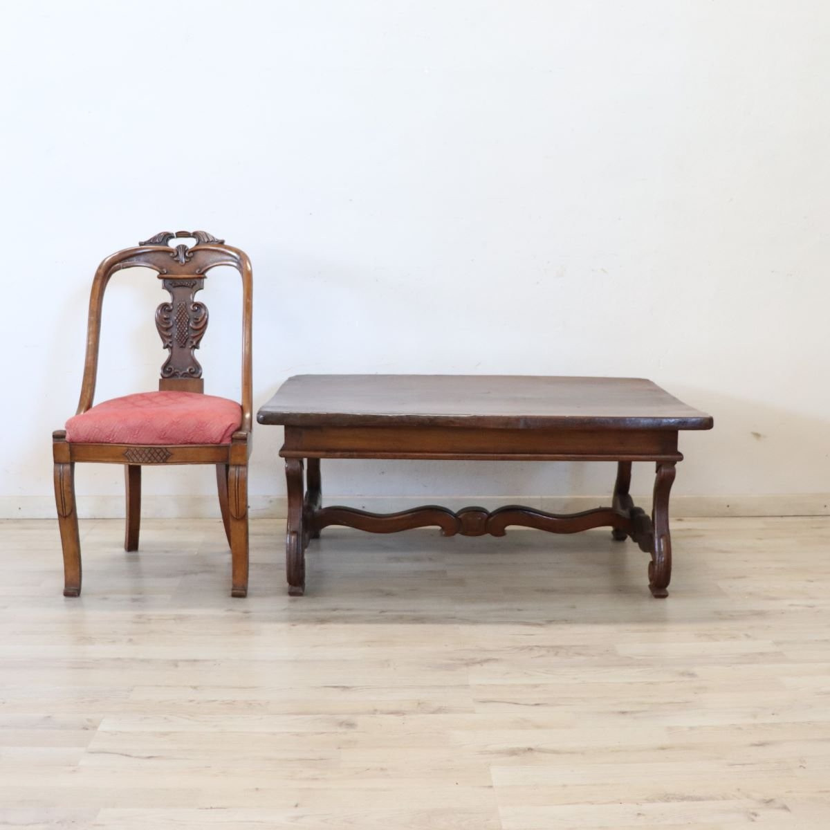 Tavolino da salotto in noce massello, Italia, inizio XX secolo restaurato-photo-2