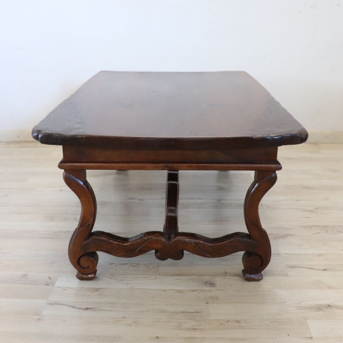 Tavolino da salotto in noce massello, Italia, inizio XX secolo restaurato-photo-4