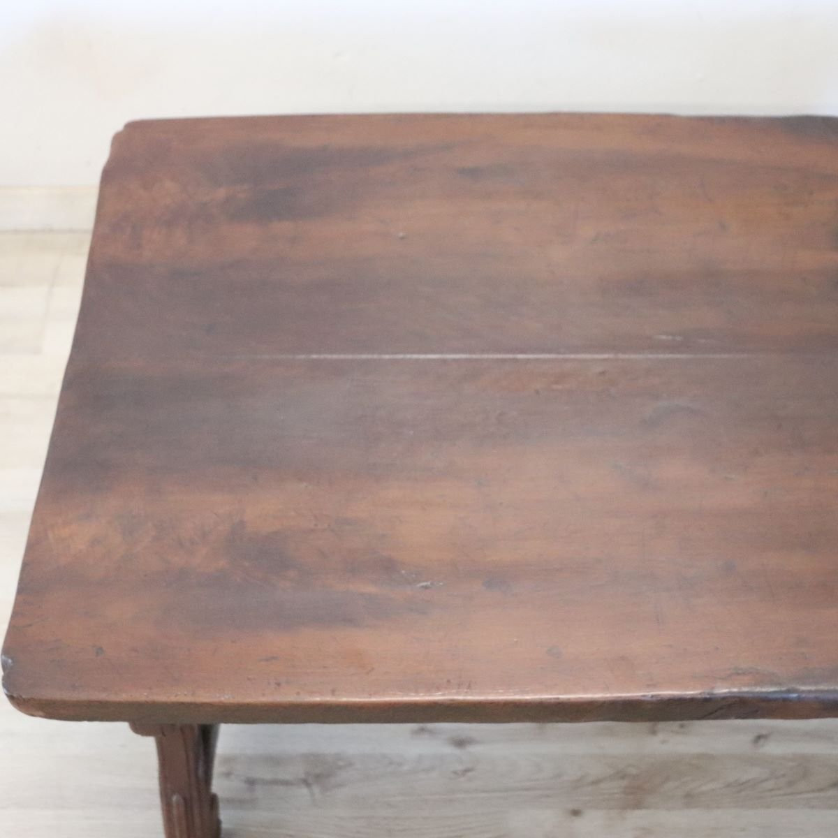 Tavolino da salotto in noce massello, Italia, inizio XX secolo restaurato-photo-2