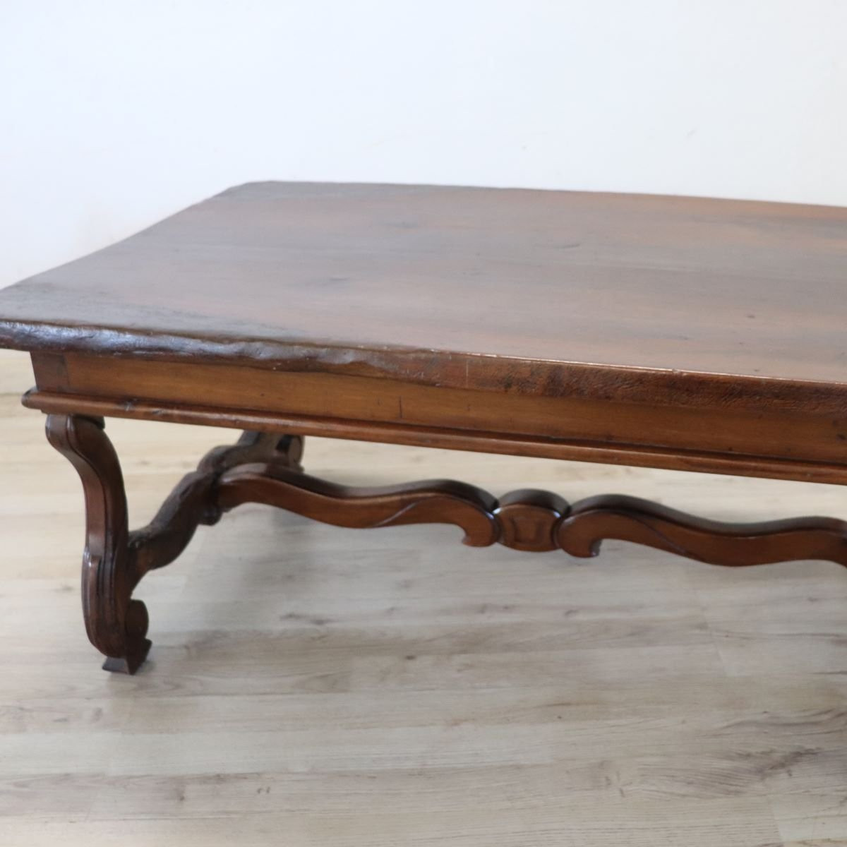 Tavolino da salotto in noce massello, Italia, inizio XX secolo restaurato-photo-5