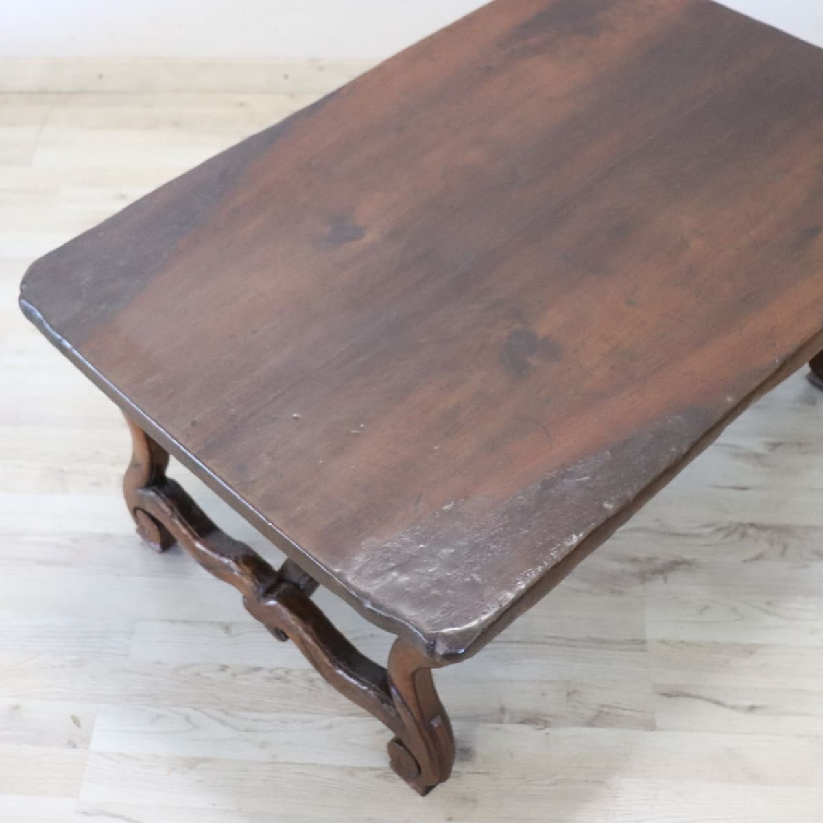 Tavolino da salotto in noce massello, Italia, inizio XX secolo restaurato-photo-7