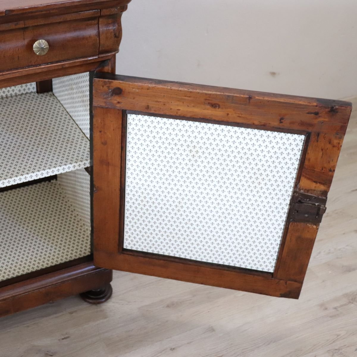 Credenza antica in noce, Italia, metà del XIX secolo, restaurata.-photo-1