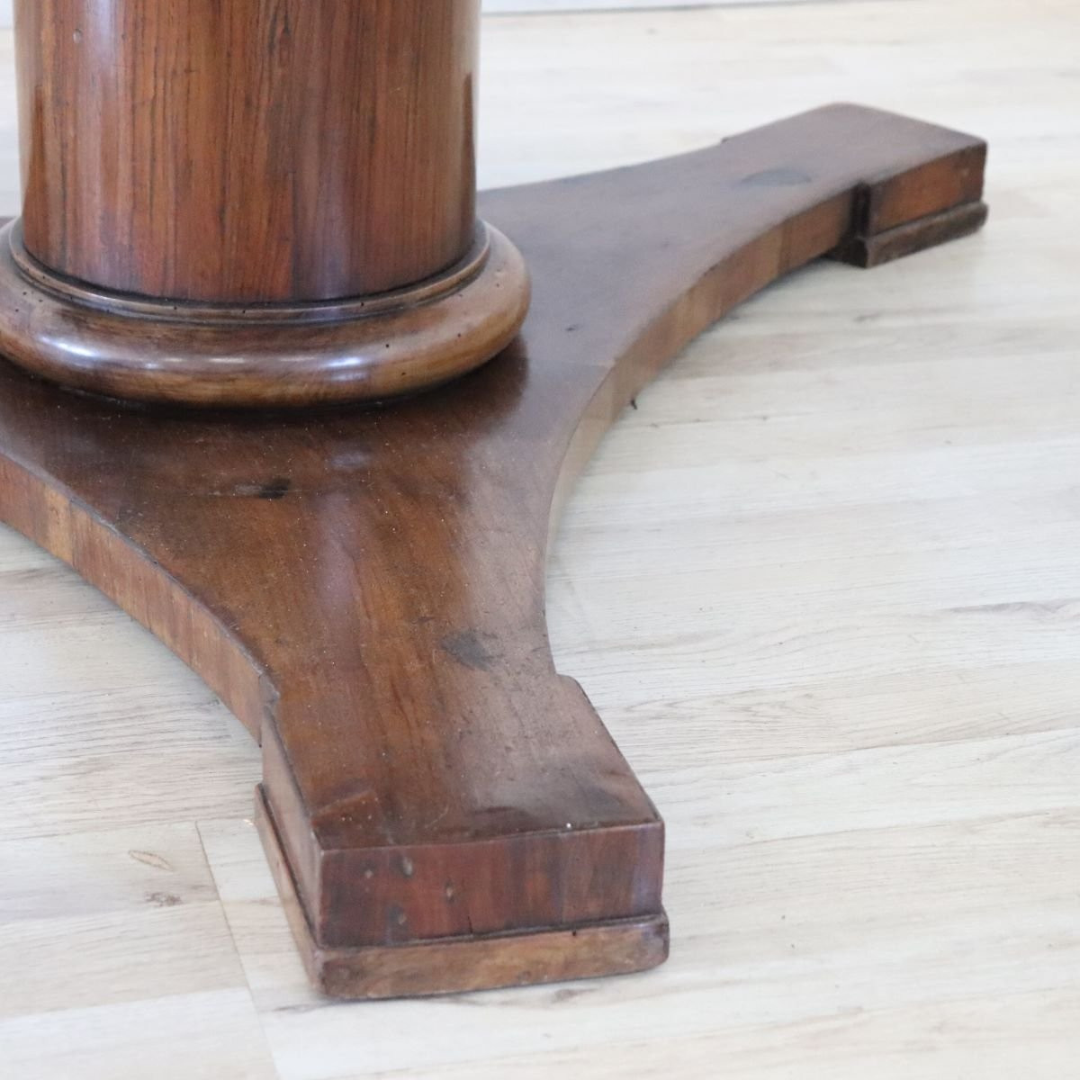 Antique Round Table in Walnut, Italy Early 19th Century-photo-3