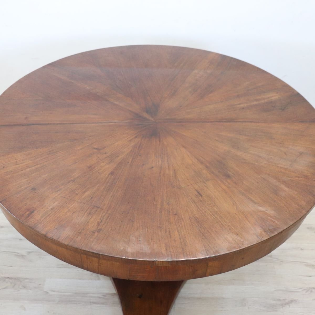 Antique Round Table in Walnut, Italy Early 19th Century-photo-4