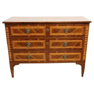 Cassettone antico in legno di noce intarsiato, XVIII secolo