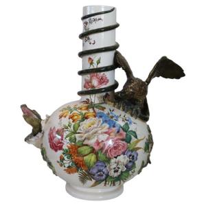 Maestoso vaso in ceramica con aquila e coccodrillo, Italia inizio XX secolo