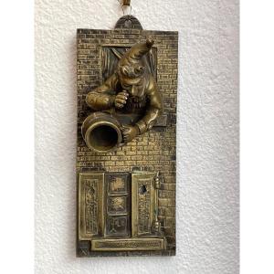 Old Small Bronze To Hang Wall Lamp, Late XIX Eme Humorous Gilt Bronze Statue