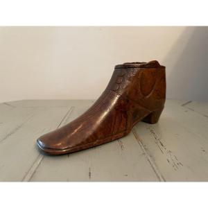 Old Snuff Box In Carved Wood Shoe Late 19th Century Patinated Walnut Curiosity