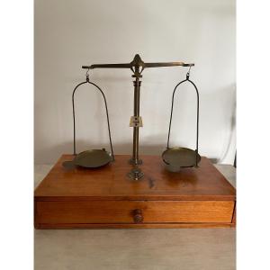 Old Trebuchet Balance Pharmacy Apothecary Early 20th Century Profession Curiosity Cabinet Showcase
