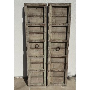 Antique Pair Of Indian Doors In Patinated Wood From The Early 19th Century, Architect's Loft Decor 