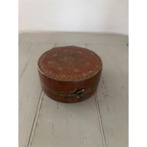Antique Small Round Box In Embossed Leather 18th Century Box Set