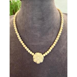 Small Art-nouveau Necklace Ivory