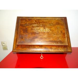Important Shawl Box With Its Charles X Sewing Case From The 19th Century
