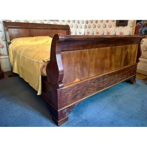 Double Bed In Mahogany And Mahogany Veneer With Moldings And An Upturned Back. Restoration Period