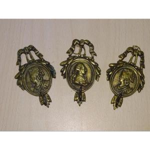 Lot De 3 Crochets Pour Miniature, Effigie De Louis XVI Et Marie Antoinette XIXè