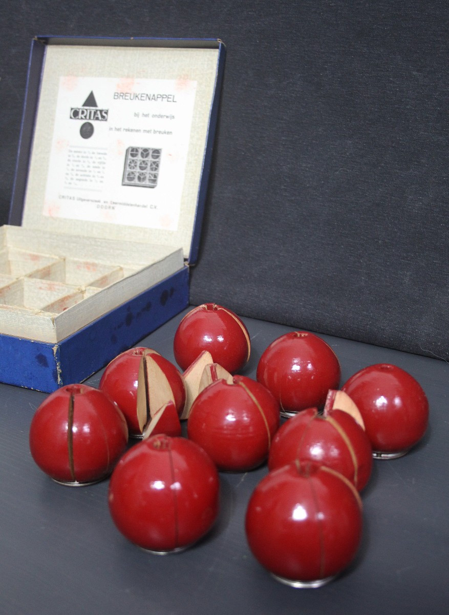 Set didattico di “Breukenappels” (Mele delle frazioni) – Critas, Doorn, ca. 1920-photo-2