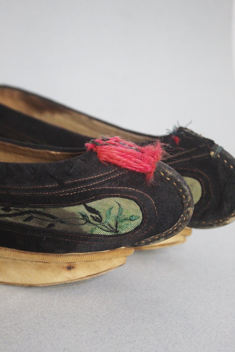 Scarpe Manchu in seta – Cina, dinastia Qing-photo-2