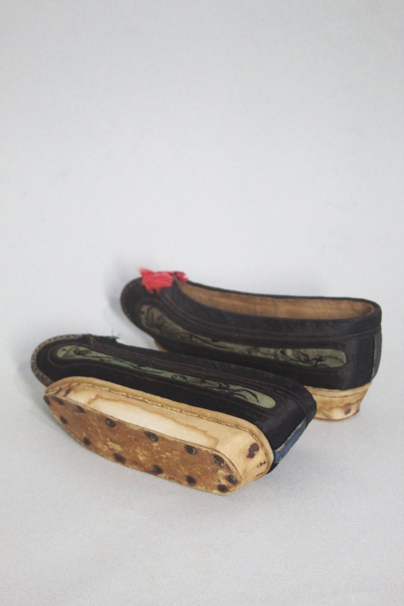 Scarpe Manchu in seta – Cina, dinastia Qing-photo-3
