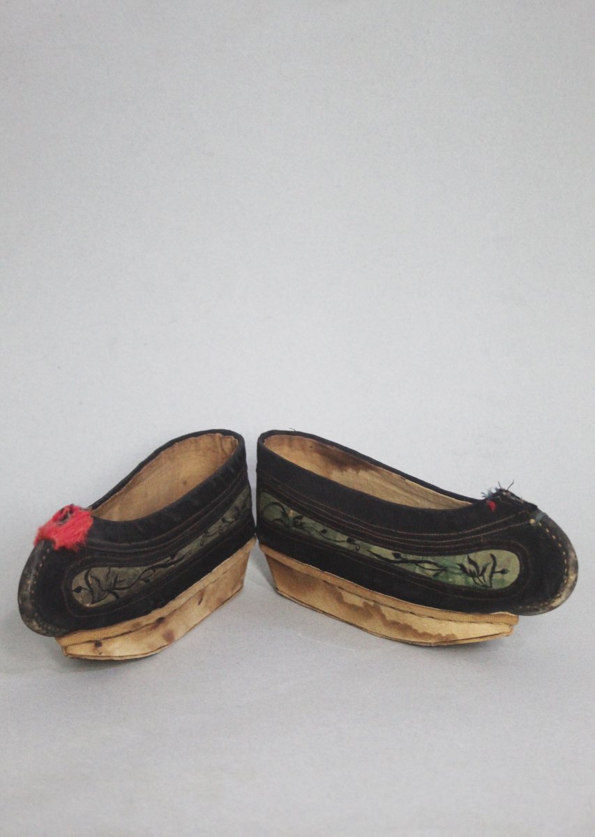 Scarpe Manchu in seta – Cina, dinastia Qing-photo-1