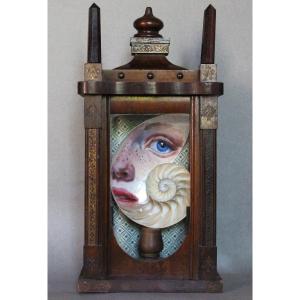 Mater Abyssi n1 -Antica teca in legno con Nautilus Dipinto a Mano.