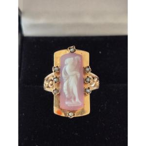 Gold-cameo Ring