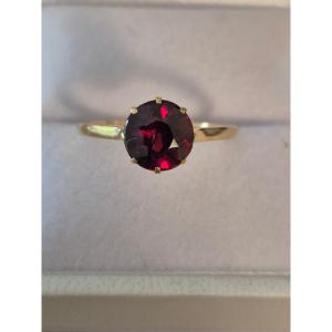 Gold-garnet Ring