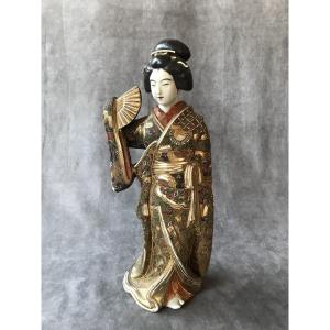 Important Statuette Of A Geisha , Meiji Period. Late 19th Century, Kutani Region, Japan, Signed