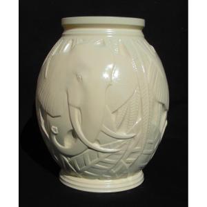 Beautiful Art Deco Vase With Elephants By P. d'Avesn, Daum Galle Era 1920